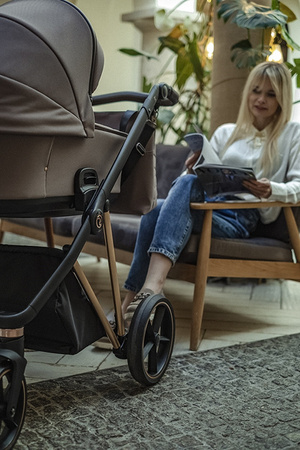 Roan Ivi 2.0 Vintage Wózek Głęboko-Spacerowy Praline + Cybex Aton B2 i-Size Fotelik Samochodowy 0-13kg + Baza One Volcano Black