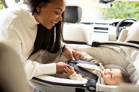 Joie Signature Calmi R129 Gondola z Możliwością Montażu W Samochodzie Carbon + Joie i-Base Encore Baza Obrotowa