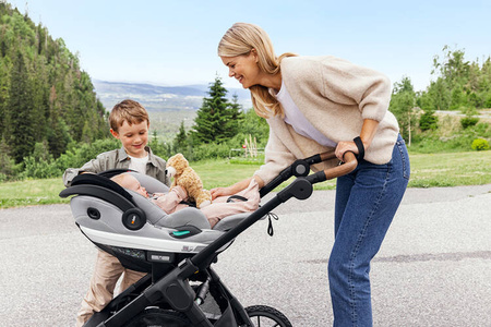 BeSafe Beyond Go Fotelik Samochodowy 0-18 kg + Baza Czarny Cab