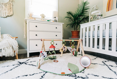 Tiny Love Mata Edukacyjna z Drewnianym Stojakiem Boho Chic Szare