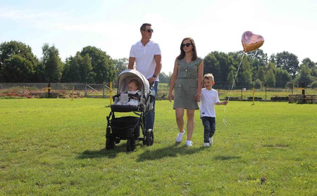 Kunert Mila Wózek Głęboko-Spacerowy 2w1 Czarny Biała Rama Koła Żelowe