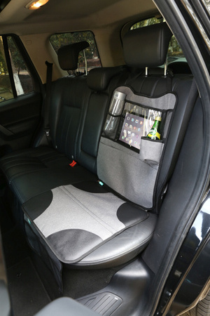 Joybi Mata Pod Fotelik z Organizerem 2w1