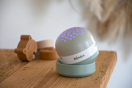 Beaba Projektor gwiazd z pozytywką i czujnikiem płaczu Pixie Sage green