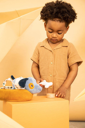 Lilliputiens Przytulanka piesek z koszyczkiem i akcesoriami Piesek Jules 12 m+