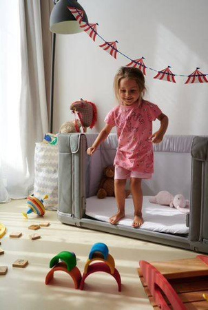 Chicco Next2Me Forever Łóżeczko Dostawne 3w1 do 22kg Moon Grey + Prześcieradło 2szt Pink Pois