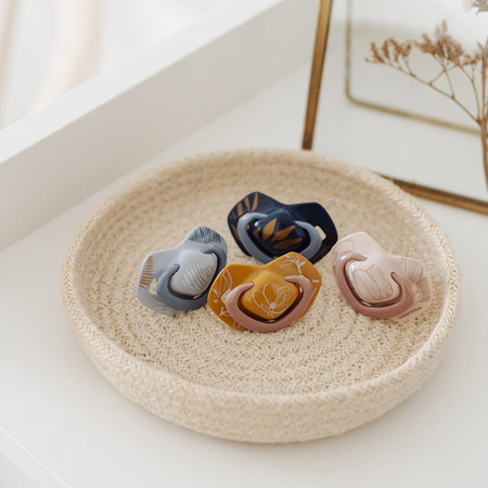 Canpol Babies Silikonowy Smoczek Symetryczny Light Touch Gold 18msc 2 szt 22/666_blu