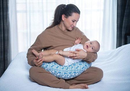 Motherhood Classics Fasolka Poduszka Do Karmienia Niebieska 2023