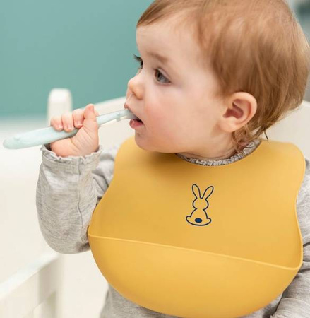 Nattou Śliniak Silikonowy z Zapięciem, bez BPA Ochra