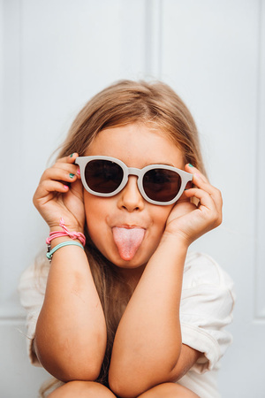 Beaba Okulary przeciwsłoneczne dla dzieci 4-6 lat Sunny - Velvet grey