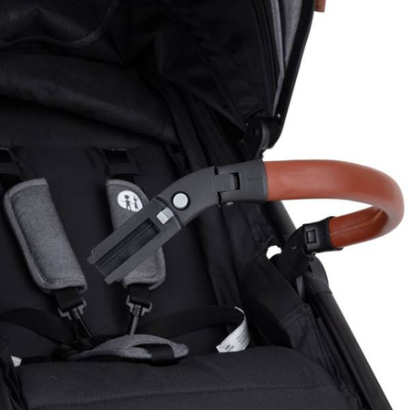 Petite&Mars Street+ Air Wózek Spacerowy Stelaż Oak z Osłoną na Nóżki + Budka Carbon Grey